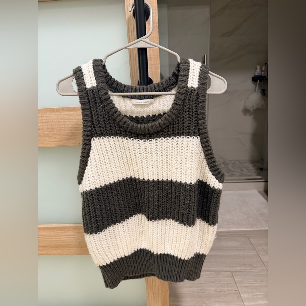 Striped Knit Sleeveless Sweater
